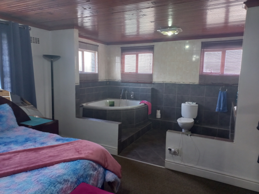 4 Bedroom Property for Sale in Westridge Western Cape
